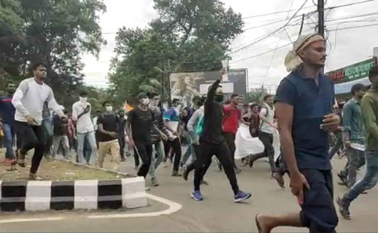 କଟକରେ 'ଅଗ୍ନିପଥ' ନିଆଁ, ଲାଠି ଚାର୍ଜ କଲା ପୁଲିସ