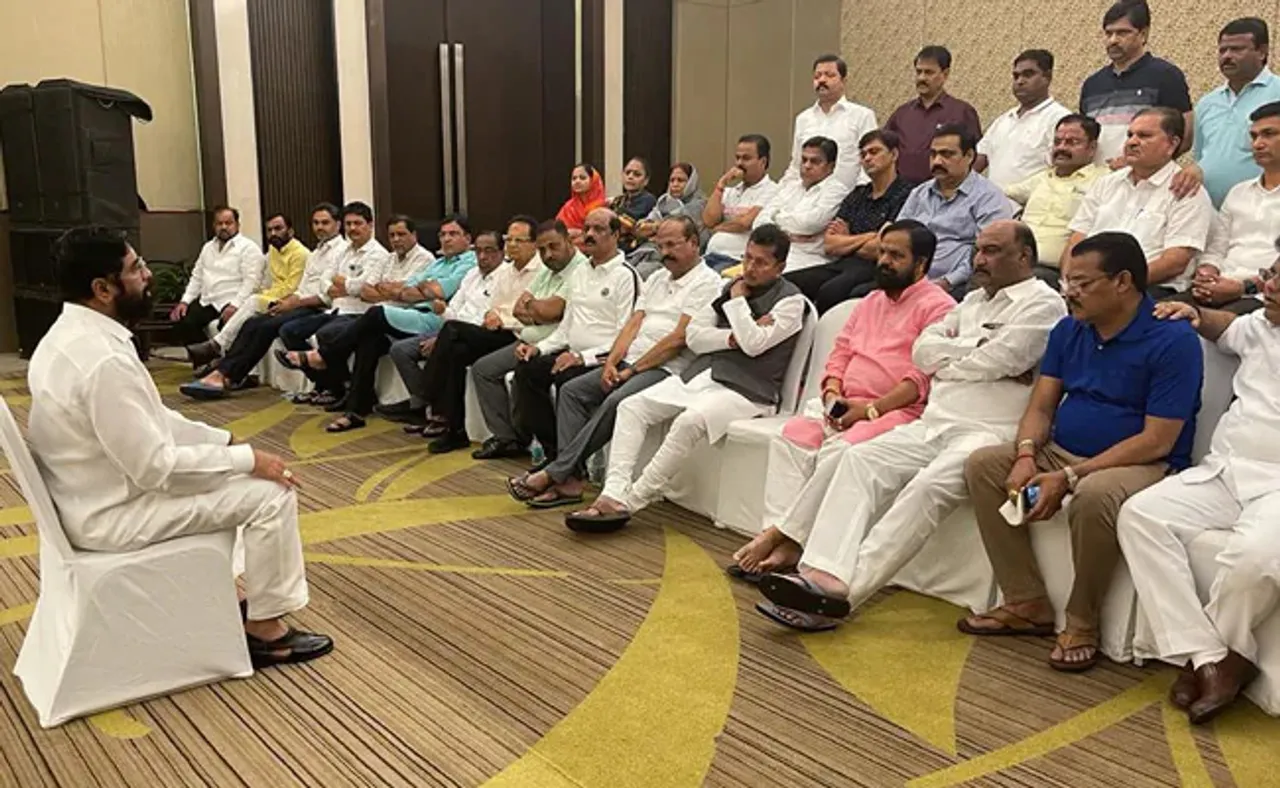 ଦଳ ବିଭାଜନ ପାଇଁ ସଂଖ୍ୟା ହାସଲ କଲେ ଏକନାଥ ସିନ୍ଦେ, ଏକଘରକିଆ ହେଲେ ଉଦ୍ଧବ ଠାକରେ