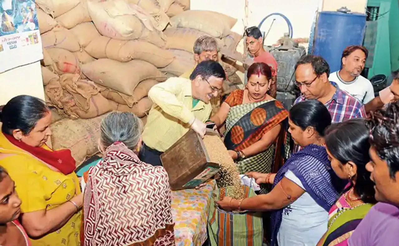 କଲ୍ୟାଣକାରୀ ଯୋଜନା : ଗରିବୀ ହଟୁନି, ଭୋଟ୍‌ବ୍ୟାଙ୍କ ବଢ଼ୁଛି