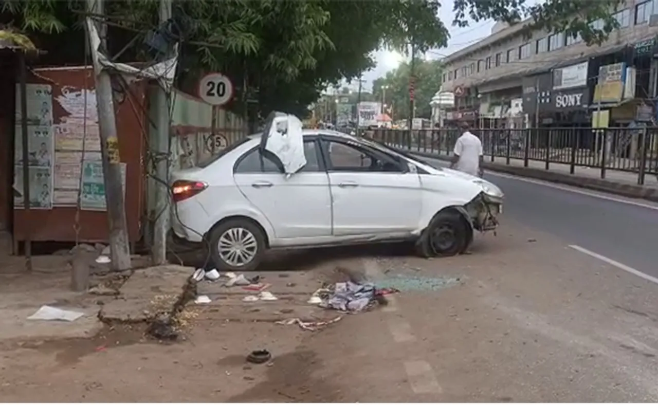 ଡିଭାଇଡରରେ ପିଟି ହୋଇ ଦୋକାନ ଉପରେ ମାଡ଼ିଗଲା କାର୍‌