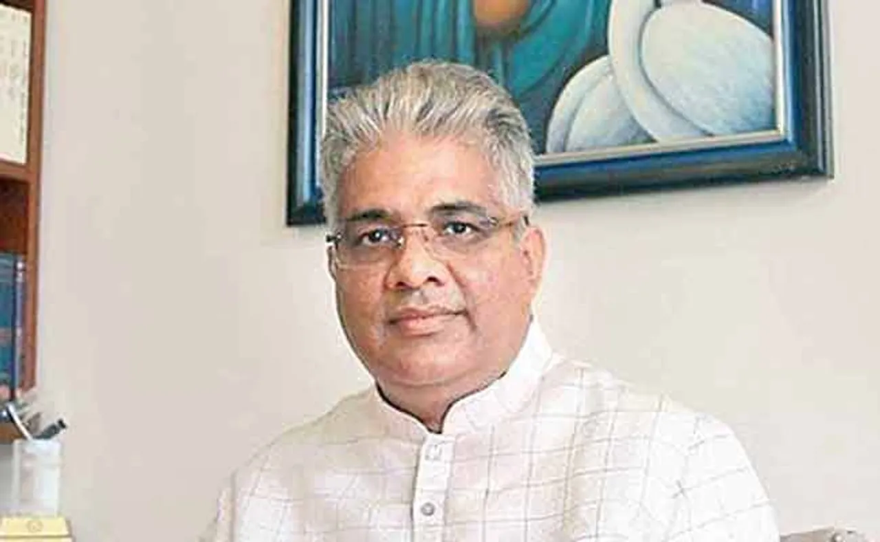 ଶିକାରୀ ଗୁଳିରେ ହାତୀ ମୃତ୍ୟୁକୁ ନେଇ ଉଦ୍‌ବେଗ ପ୍ରକାଶ କଲେ କେନ୍ଦ୍ରମନ୍ତ୍ରୀ