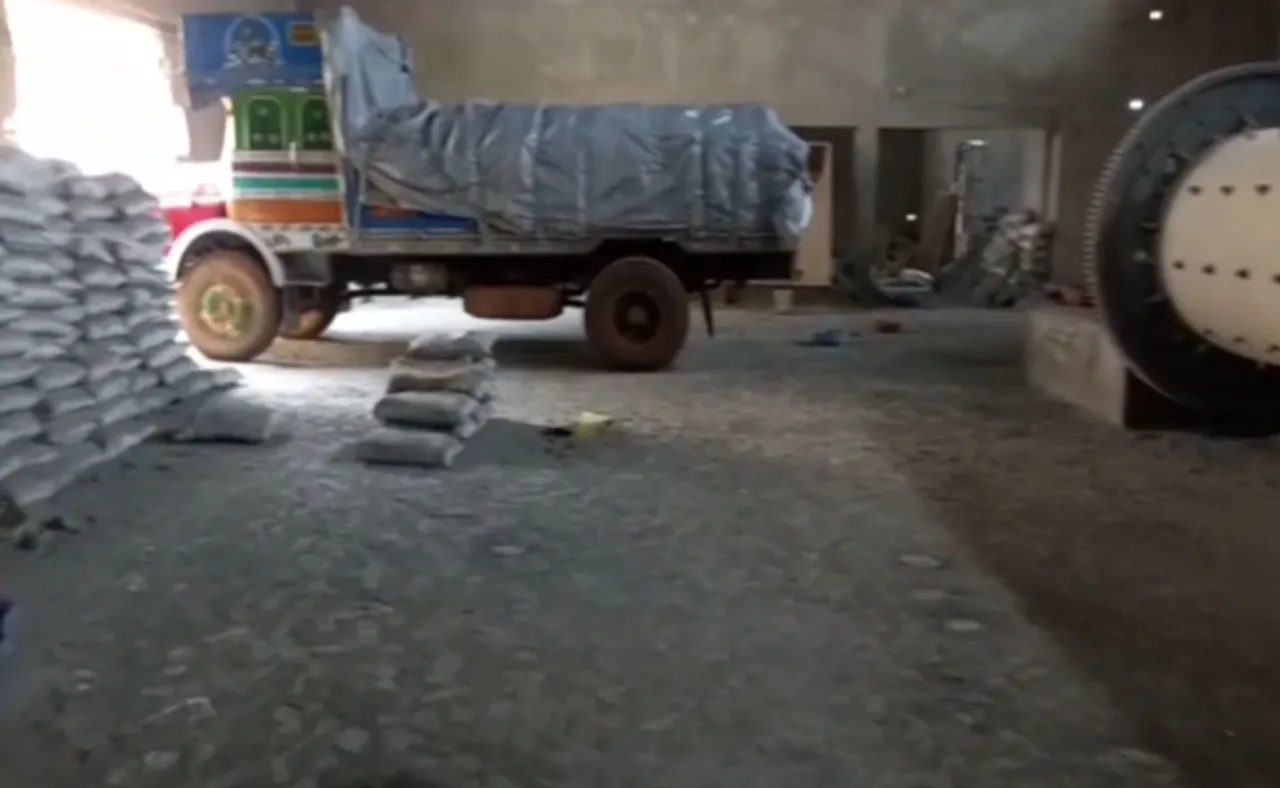 ‌ଅସଲି ପ୍ୟାକେଟ, ନକଲି ସିମେଣ୍ଟ; ବନ୍ଧା ହେଲେ ୭