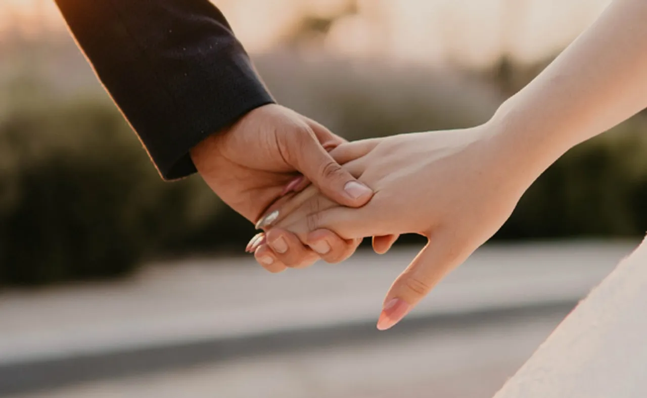 ଘରେ ଝୁଲୁଛି ଦମ୍ପତିଙ୍କ ମୃତଦେହ, କାନ୍ଥରେ ଲେଖାଅଛି- ଆମେ ବିଷ ପିଇଛୁ