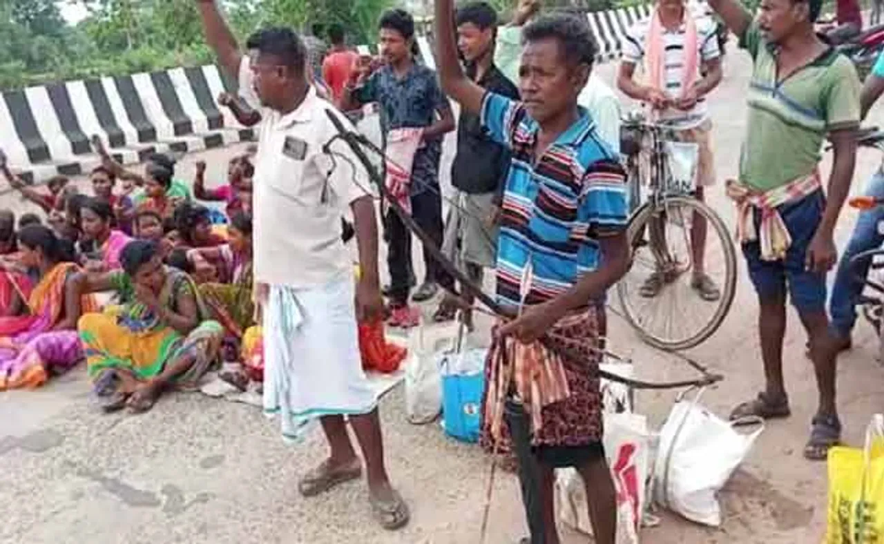 ଧନୁତୀର ଧରି ରାସ୍ତାକୁ ଓହ୍ଲାଇଲେ, କହିଲେ-ବିଦ୍ୟୁତ୍‌ ସଂଯୋଗ ଦିଅ, ନଚେତ...