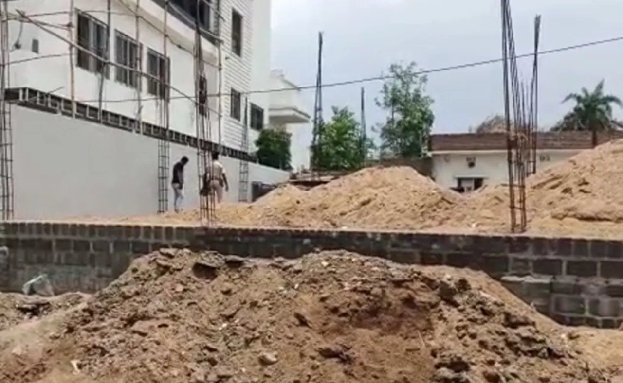 ଅଧାଗଢ଼ା ଘରୁ ମିଳିଲା ନବଜାତ ପୁତ୍ରର କ୍ଷତବିକ୍ଷତ ମୃତଦେହ