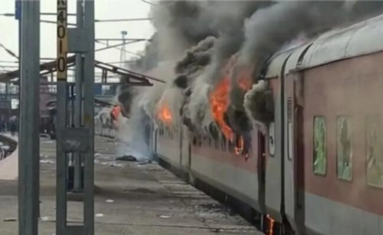 ଥମୁନି ଅଗ୍ନିପଥ ବିବାଦ , ପୁଣି ଟ୍ରେନ୍‌ ପୋଡ଼ାଜଳା