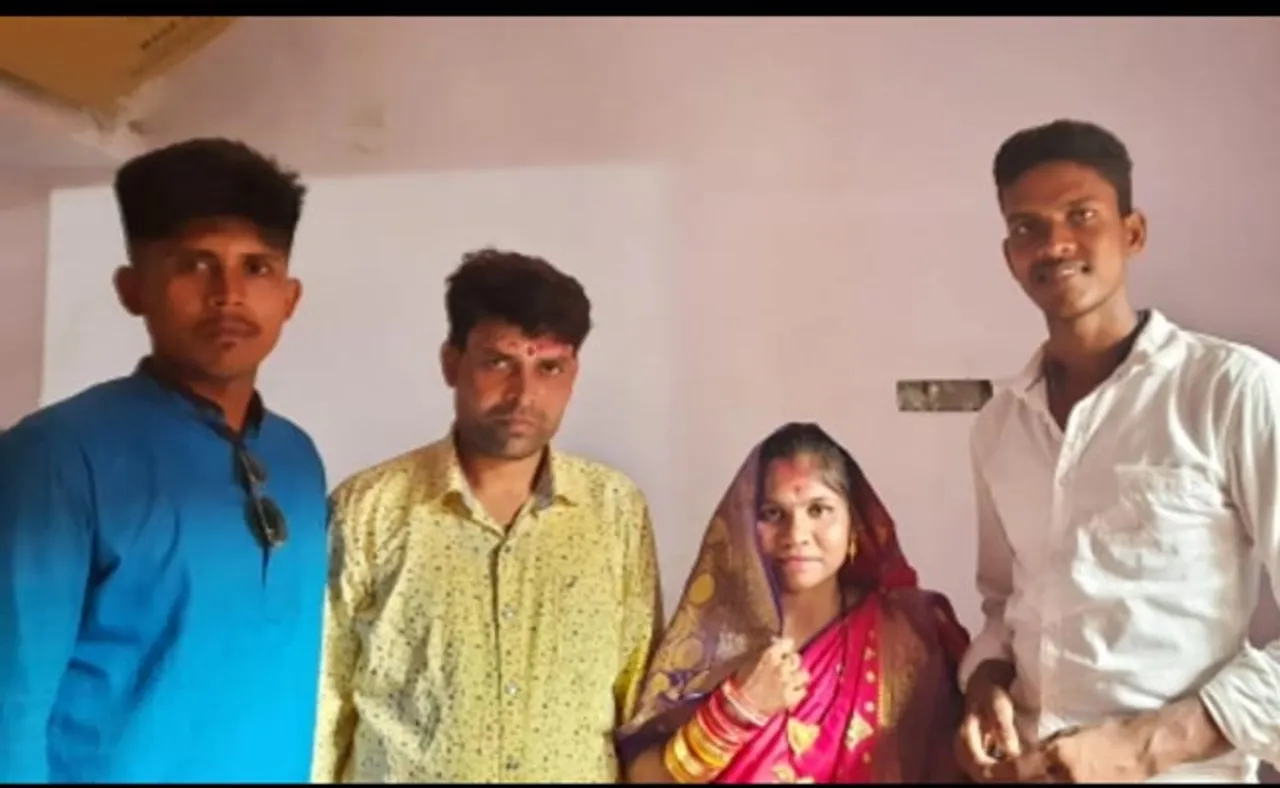 ଅନାଥ ଝିଅକୁ ହାତରୁ ଦି ହାତ କରାଇଲେ ଦୁଇ ଯବାନ