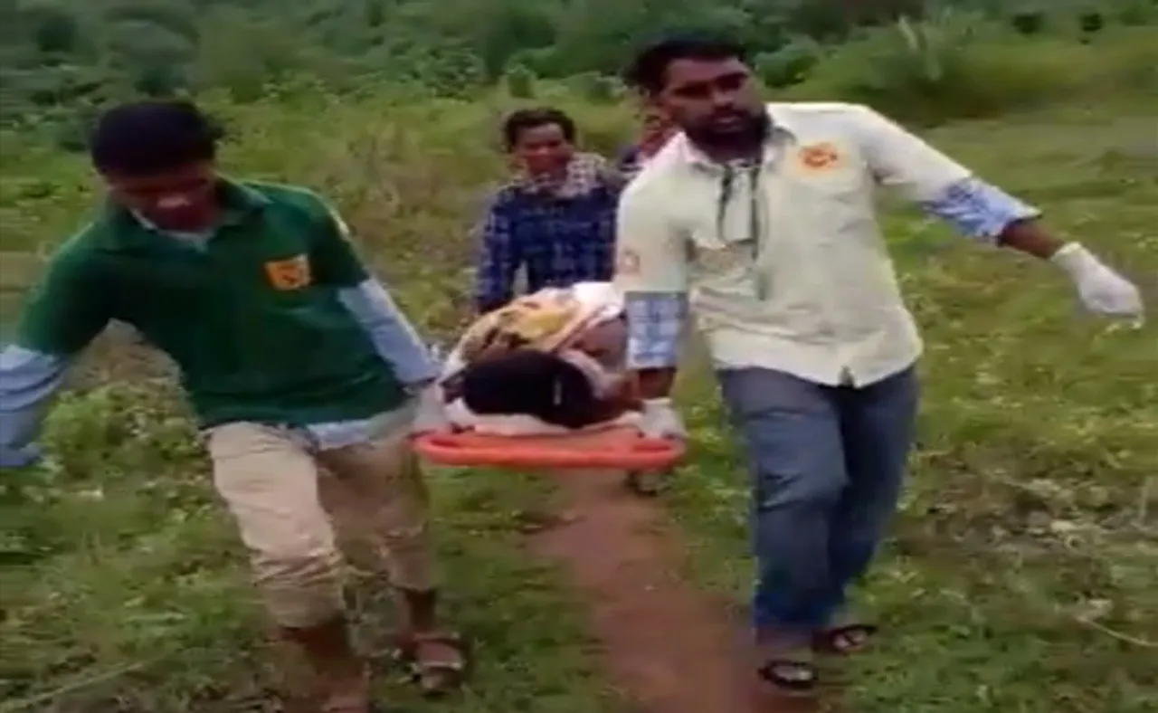 ଷ୍ଟ୍ରେଚରରେ ବୋହି ଆଣୁଥିଲେ, ମଝି ଜଙ୍ଗଲରେ ପ୍ରସବ