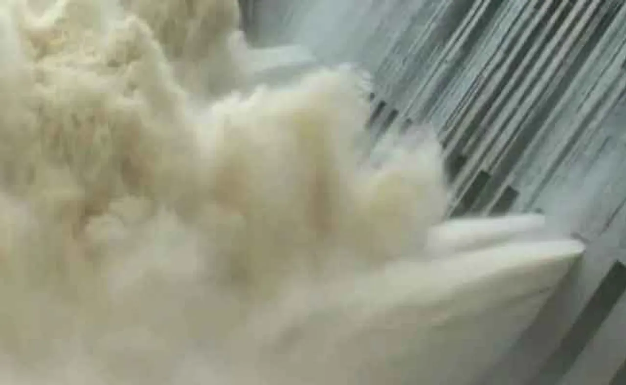 ଖୋଲିଲା ହୀରାକୁଦ ଜଳ ଭଣ୍ଡାରର ଆଉ ୪ଟି ଗେଟ୍‌