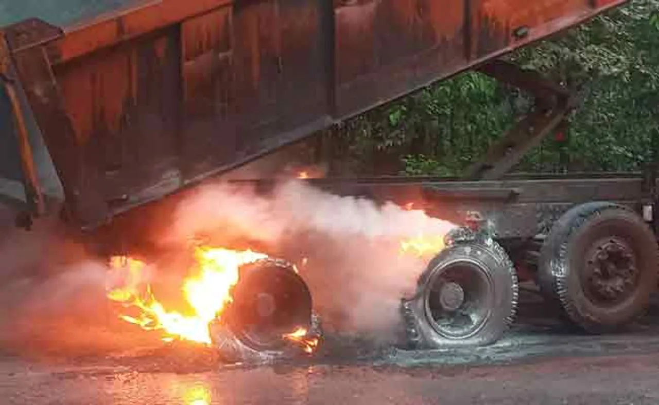 ୧୧ କେଭି ତାର ସଂସ୍ପର୍ଶରେ ଆସିଗଲା ହାଇୱା, ବାହାରି ପାରିଲେନି ଡ୍ରାଇଭର