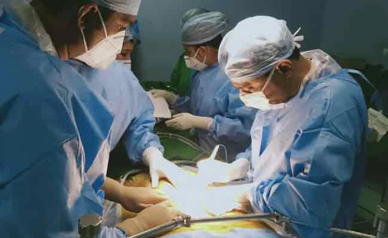 ବରିଷ୍ଠ ଆଇପିଏସ୍ ଦମ୍ପତିଙ୍କ ଗେହ୍ଲି ଝିଅ ହେଲେ ପୁଅ, ବଦଳିଲା ଲିଙ୍ଗ