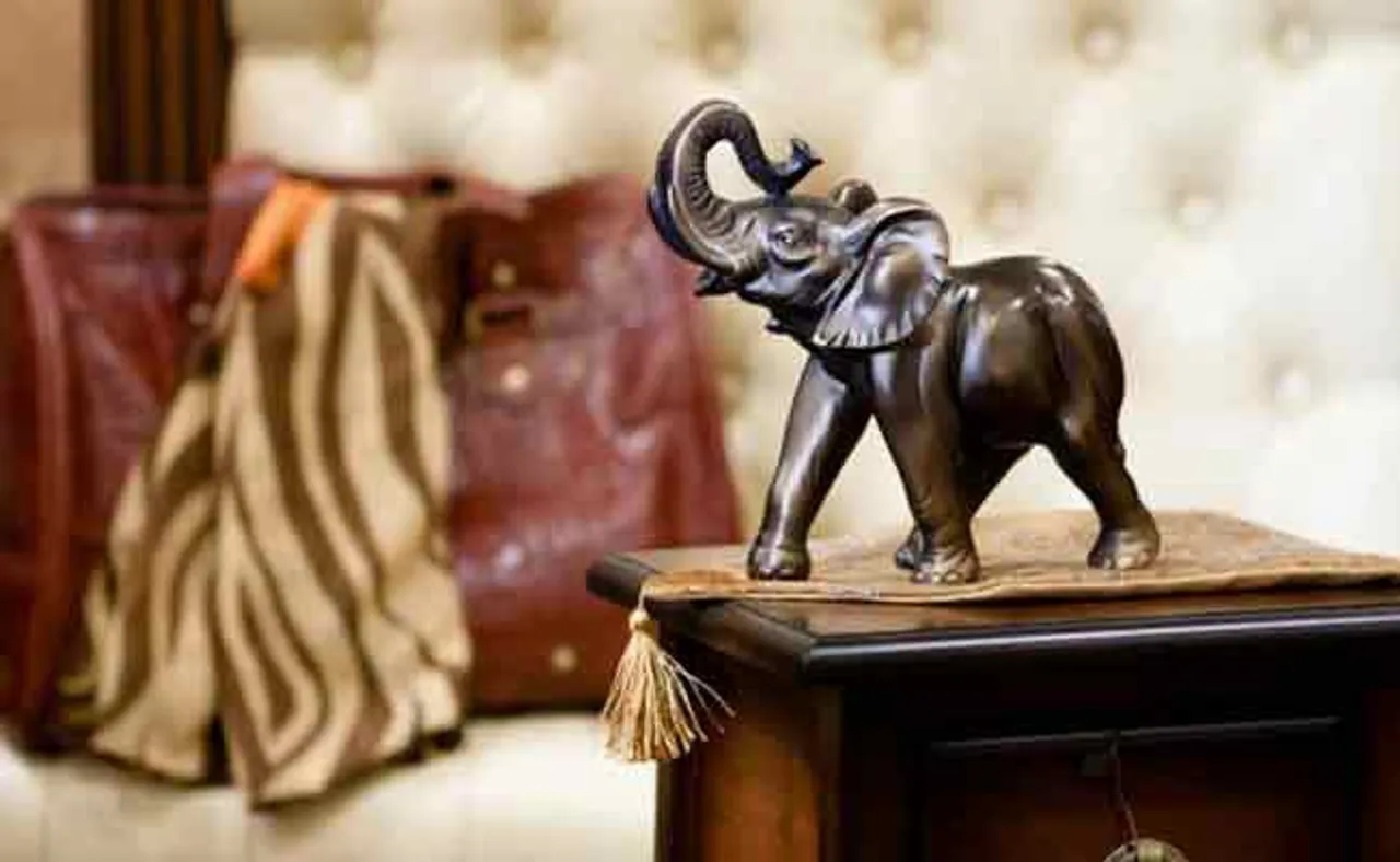 ଘରେ ଖୁସି ଭରିଦିଏ ହାତୀର ପେଣ୍ଟିଂ, ଜାଣନ୍ତୁ କେଉଁଠି ରଖିଲେ ପାଇବେ ଶୁଭ ଫଳ