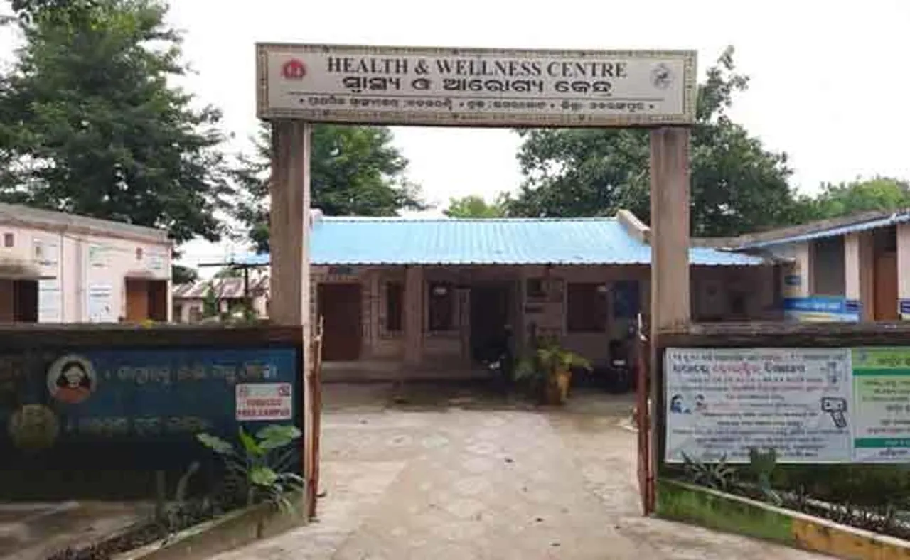 ଡାକ୍ତରଖାନା କରି ଡାକ୍ତର ଦେବାକୁ ଭୁଲି ଗଲେ ସରକାର! ୨୨ ବର୍ଷ ହେଲା ଫାର୍ମାସିଷ୍ଟ ଦେଖୁଛନ୍ତି ରୋଗୀ