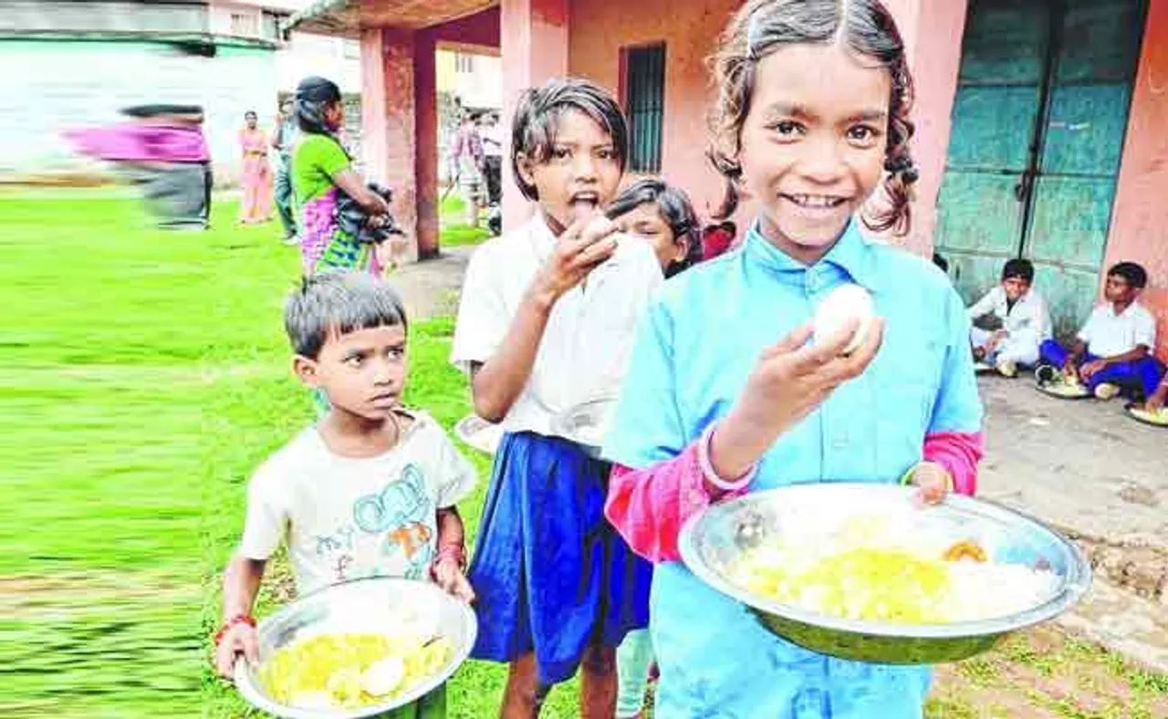 ଅଙ୍ଗନବାଡ଼ି ଦିଦି ନାହାନ୍ତି: ପିଲାମାନେ ଅଣ୍ଡା, ଭାତ ଖାଇ ପଳାଉଛନ୍ତି