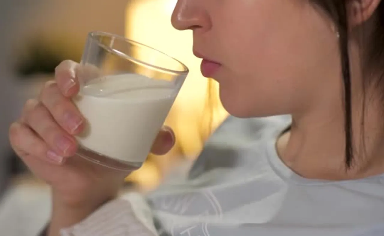 ରାତିରେ କ୍ଷୀର ପିଉଥିଲେ ସାବଧାନ, ହୋଇପାରେ ମାରାତ୍ମକ