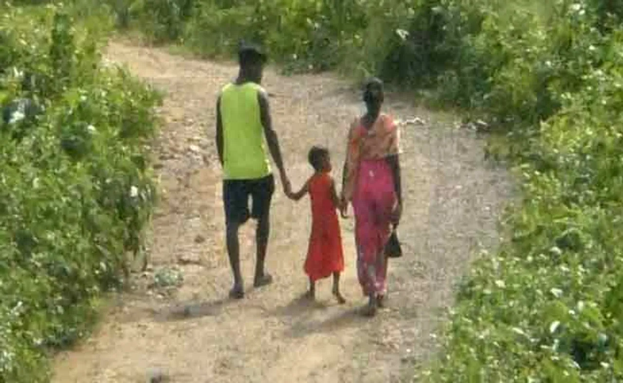 ଦେଢ଼ କିଲୋମିଟର ଦୂରରେ ଅଟକିଛି ବିକାଶ!