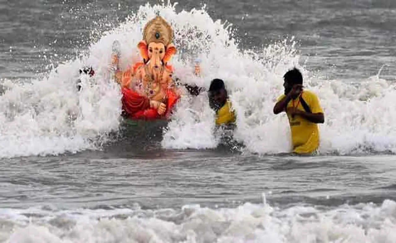 ଗଣେଶ ମୂର୍ତ୍ତି ବିସର୍ଜନ ବେଳେ ଅଘଟଣ, ପାଣିରେ ବୁଡ଼ି ଚାଲିଗଲା ୧୧ ଜୀବନ