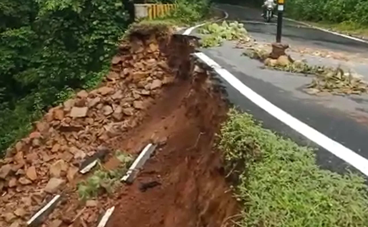 ଲଗାଣ ବର୍ଷା ପରେ ଭୂସ୍ଖଳନ, ଭାରିଯାନ ଚଳାଚଳ ବନ୍ଦ