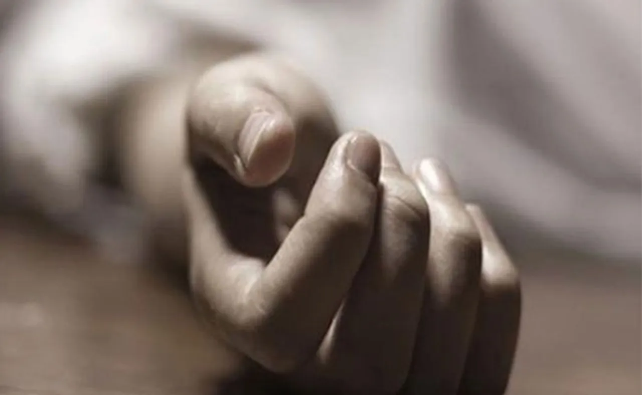 ୩ ବର୍ଷର ଝିଅକୁ ମାରିବା ପରେ ନିଜେ ଝୁଲିପଡ଼ିଲା ମା’