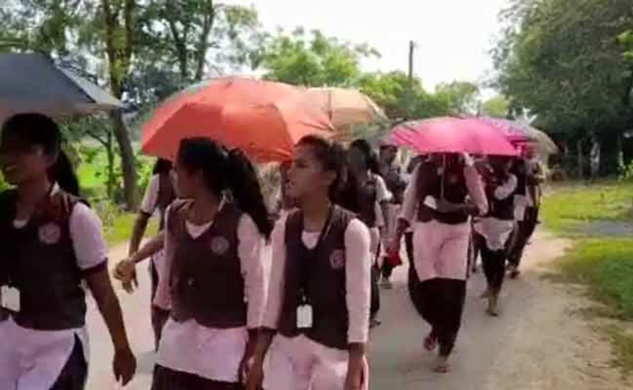 ସ୍କୁଲରେ ତାଲା ପକାଇ ଚାଲିଚାଲି ଜିଲାପାଳଙ୍କୁ ଭେଟିବାକୁ ଗଲେ ଛାତ୍ରଛାତ୍ରୀ