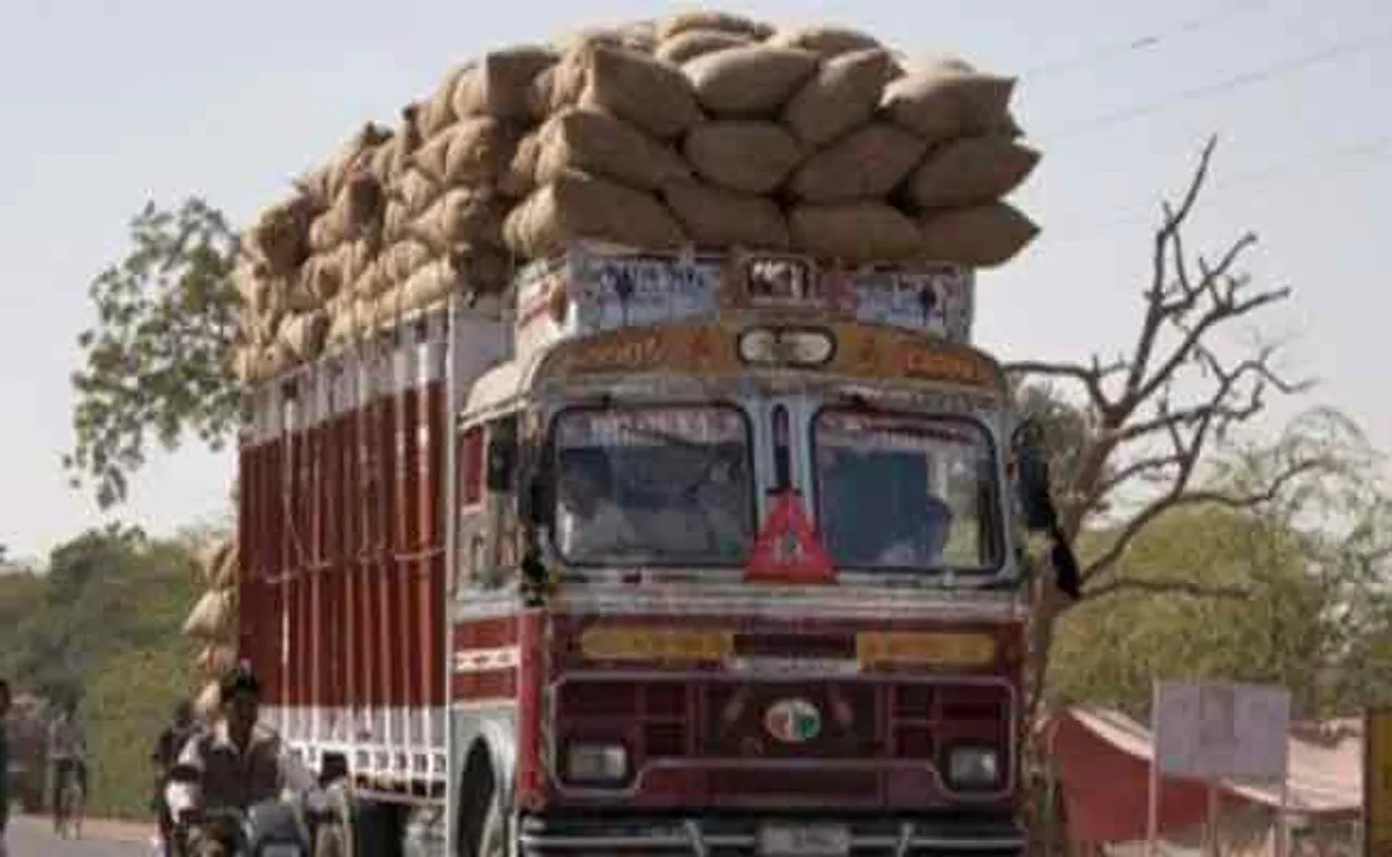 ଓଭରଲୋଡିଂ ଗାଡ଼ି ନେଉଥିଲେ ସାବଧାନ, ଧରାପଡ଼ିଲେ ଗଣିବେ ଫାଇନ୍‌