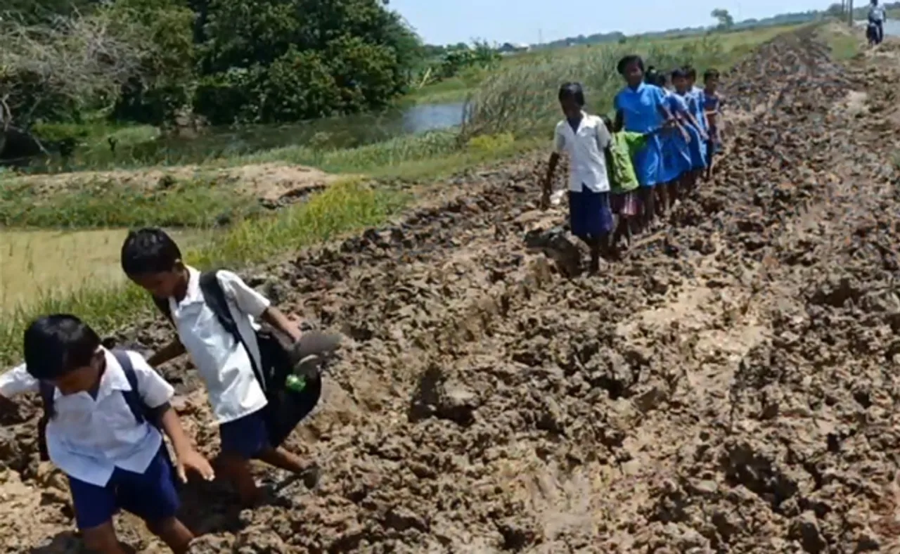 ୭୬ ବର୍ଷ ପରେ ବି ରାସ୍ତାର ଭାଗ୍ୟ ବଦଳୁନି, ପଞ୍ଚାୟତବାସୀଙ୍କ ପ୍ରଶ୍ନ କେବେ ଆସିବ ‘ଅଚ୍ଛେ ଦିନ୍’ ?