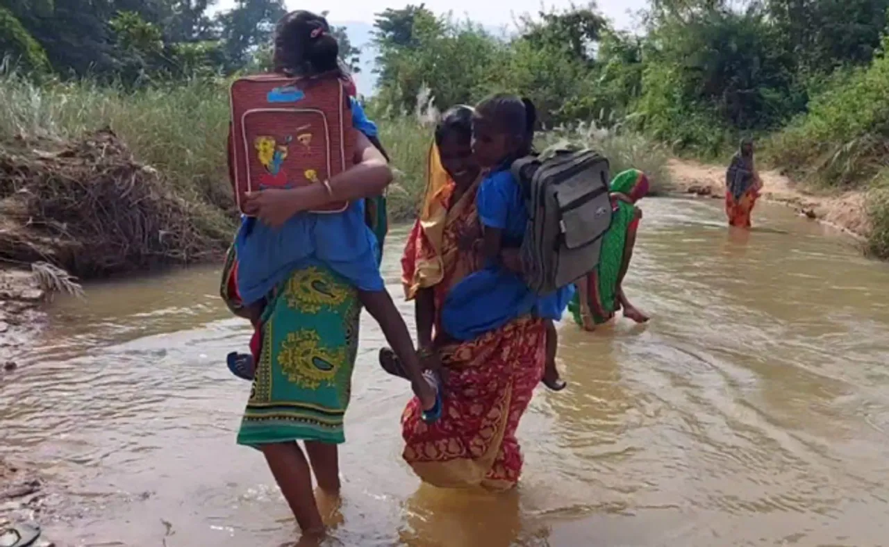 ଇଟା ଦେଖାଇ ନିର୍ବାଚନ ପାର୍‌ ହୋଇଯାଆନ୍ତି ନେତା, ନାଳରେ ଘାଣ୍ଟି ହୁଅନ୍ତି ଜନତା