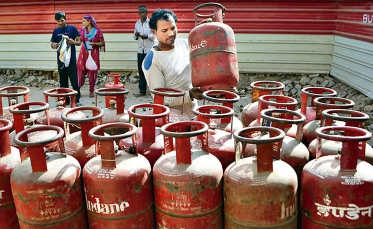 ଶସ୍ତା ହେଲା ଏଲ୍‌ପିଜି ସିଲିଣ୍ଡର ଦର