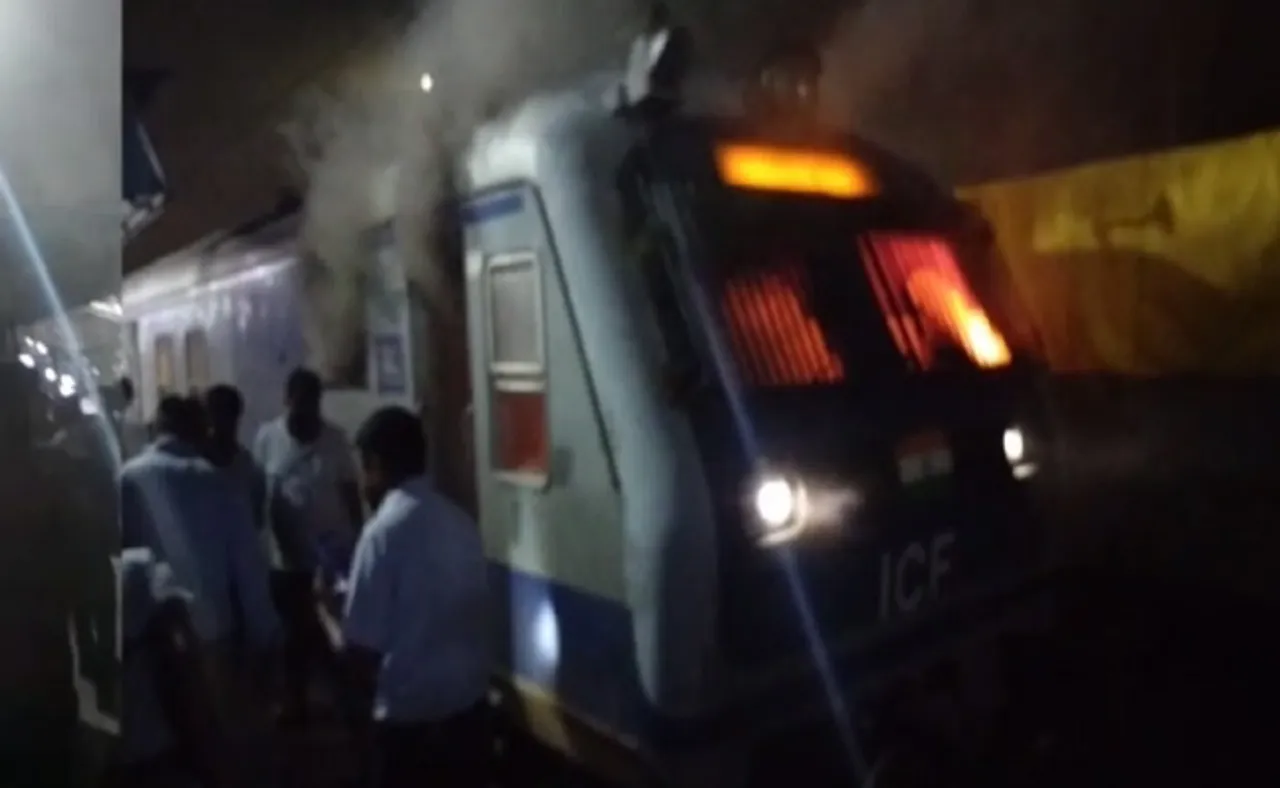 ଗୁନ୍ଦିଆ-ଝାରସୁଗୁଡା ପାସେଞ୍ଜର ଟ୍ରେନ୍‌ ଇଞ୍ଜିନରେ ଲାଗିଲା ନିଆଁ