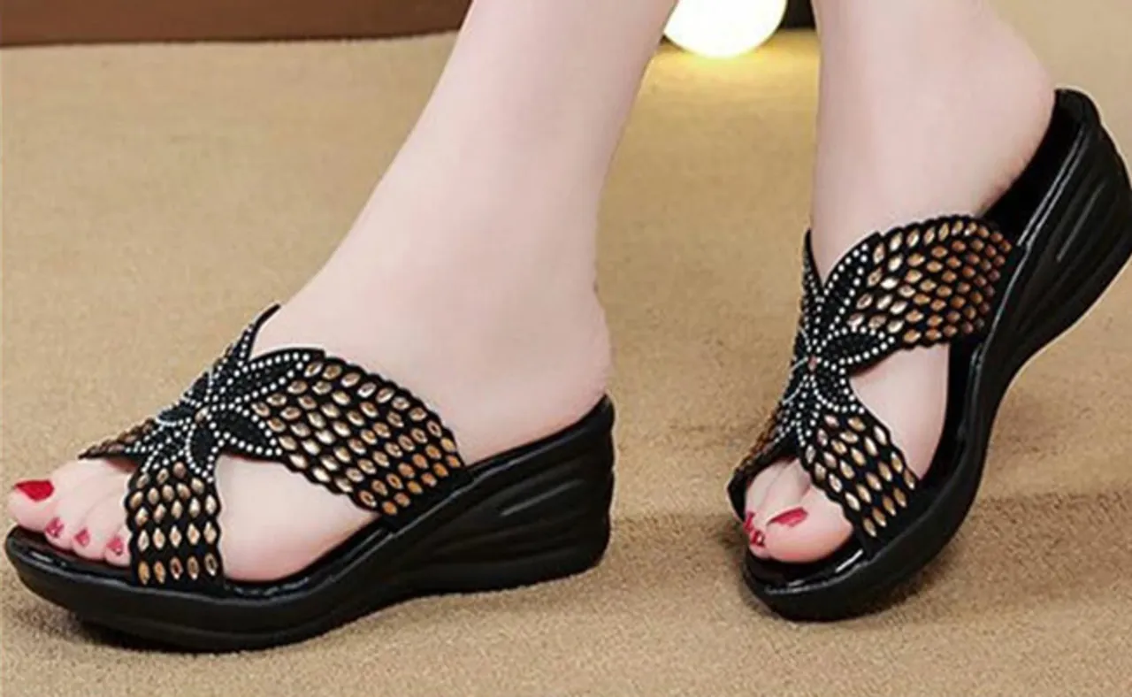 କେଉଁ ଦିନ ଜୋତା, ଚପଲ କିଣିଲେ କୋପ କରିବେ ଶନି, ଜାଣନ୍ତୁ, ବାସ୍ତୁ ଶାସ୍ତ୍ର ନିୟମ