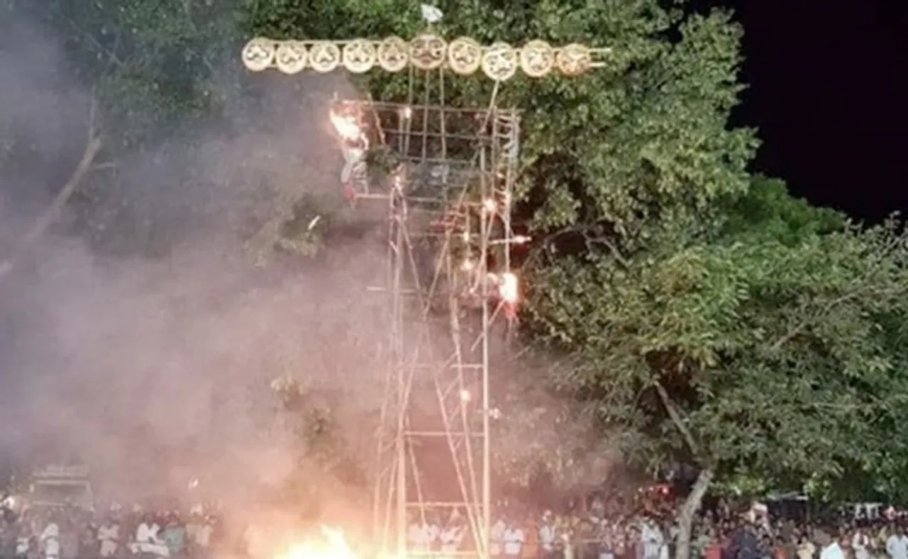 ଦହନ ବେଳେ ଅକ୍ଷତ ରହିଲା ରାବଣର ୧୦ଟି ଯାକ ମୁଣ୍ଡ, କ୍ଲର୍କଙ୍କୁ ମିଳିଲା ଦଣ୍ଡ