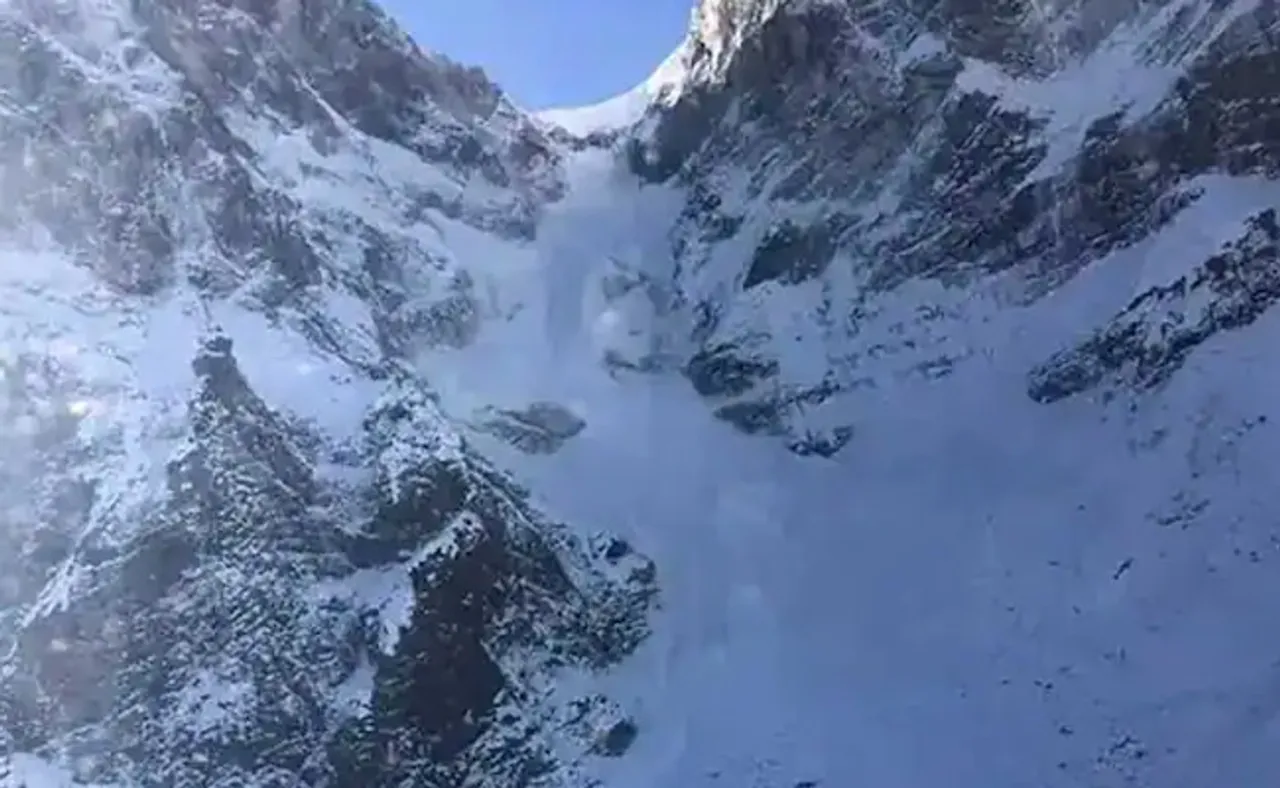 ଭୟଙ୍କର ହିମ ସ୍ଖଳନ, ଚାଲିଗଲା ୩ ଯବାନଙ୍କ ଜୀବନ