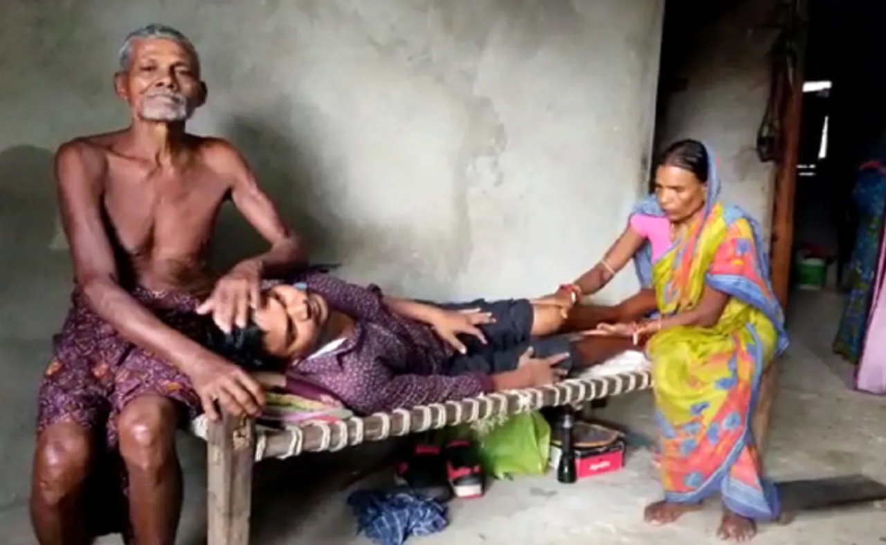 ଅସହାୟ ବାପାମାଆ: ୨୦ ବର୍ଷ ହେଲା ବିଛଣାରେ ପଡ଼ିଛି ଭେଣ୍ଡିଆ ପୁଅ