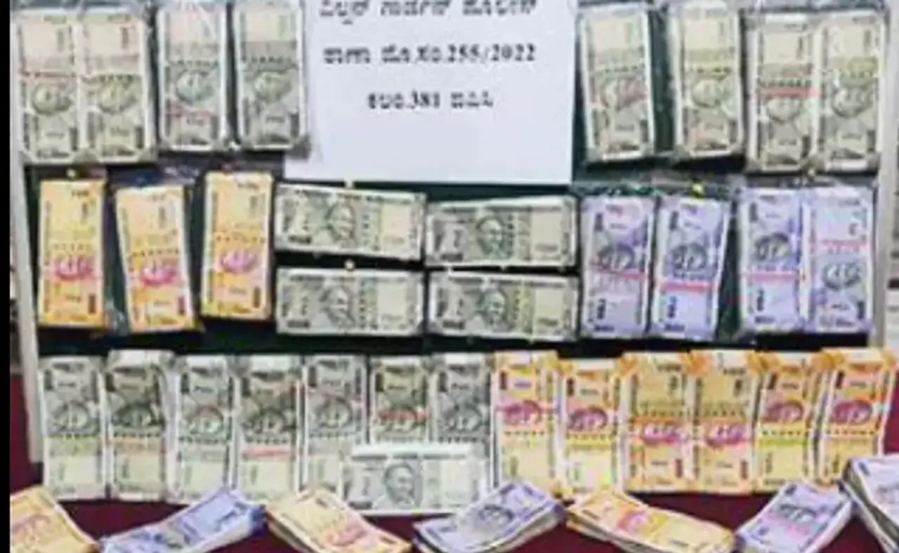 ଗର୍ଲଫ୍ରେଣ୍ଡଙ୍କୁ ବିବାହ କରିବା ପାଇଁ ଏଟିଏମରୁ ୨୦ ଲକ୍ଷ ଚୋରି କଲେ ସିକ୍ୟୁରିଟି ଗାର୍ଡ