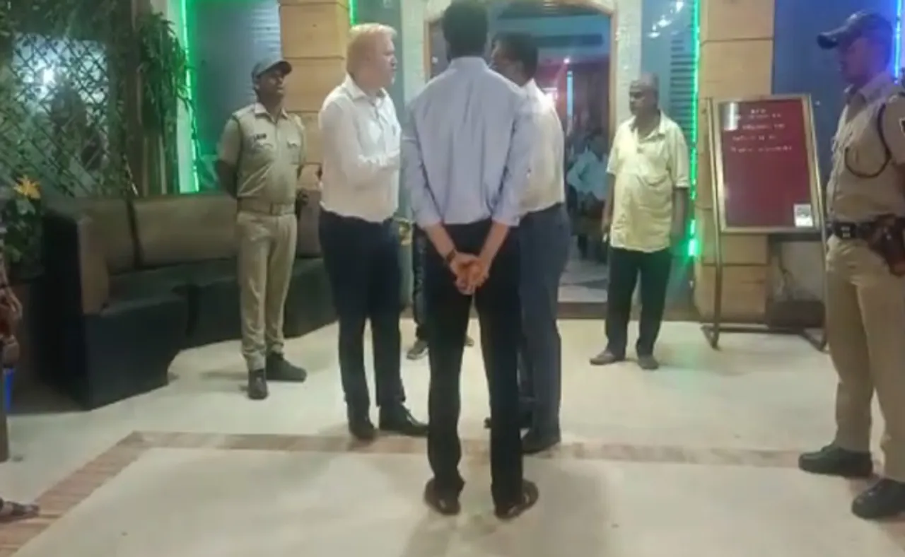 ସକାଳୁ ସକାଳୁ ରେଡ, ୧୧ଟି ଦୋକାନ ଉପରେ ୯୨ ହଜାର ଜରିମାନା