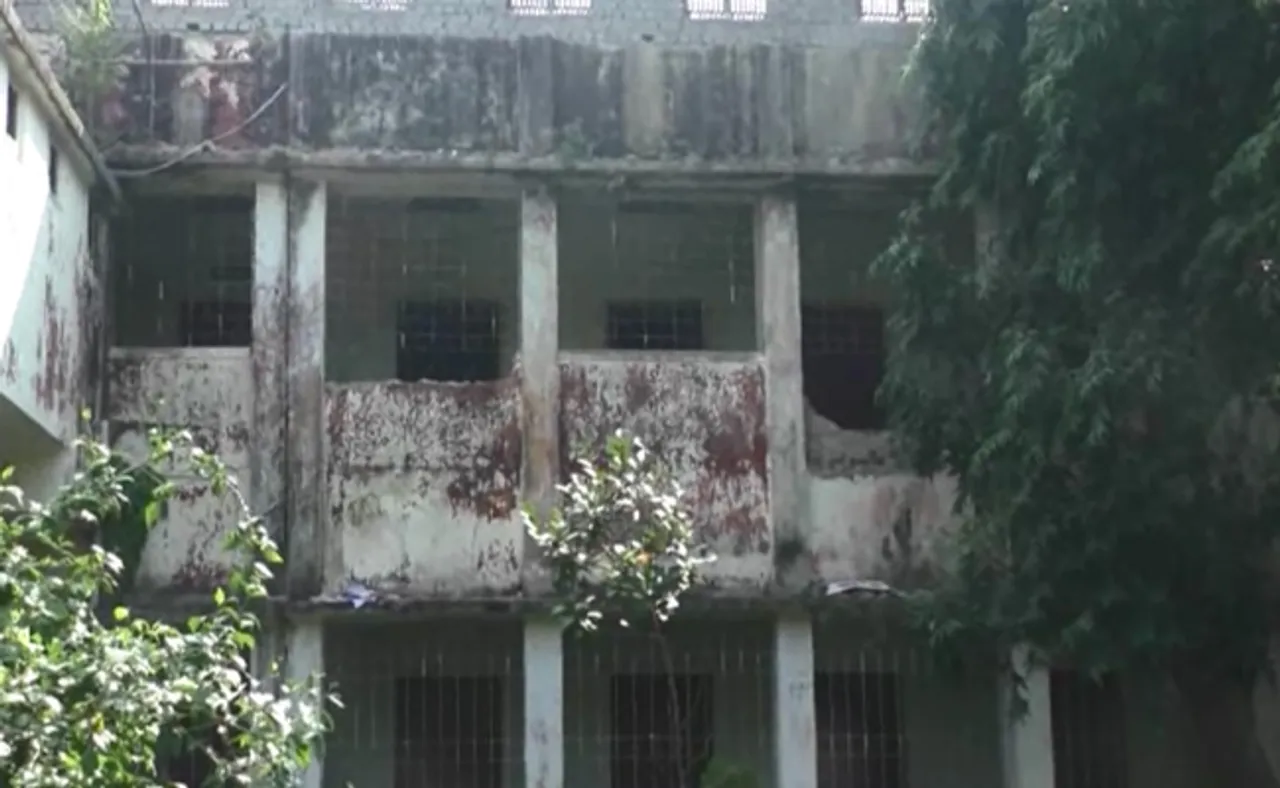 ଏନସି କଲେଜ: ଭଙ୍ଗାଗଢ଼ାରେ ଯାଉଛି ସମୟ, ପିଲାଙ୍କ ପାଠପଢ଼ାକୁ ନଜର ନାହିଁ