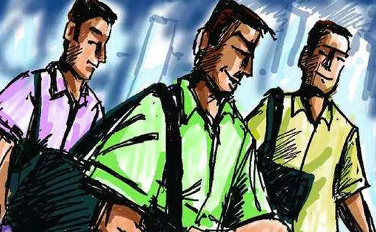 ଟ୍ରେନ୍‌ରୁ ଲୁଟି ବାହାରେ ଭାଗ କରୁଥିଲେ, ମାଡ଼ି ବସିଲା ଆରପିଏଫ