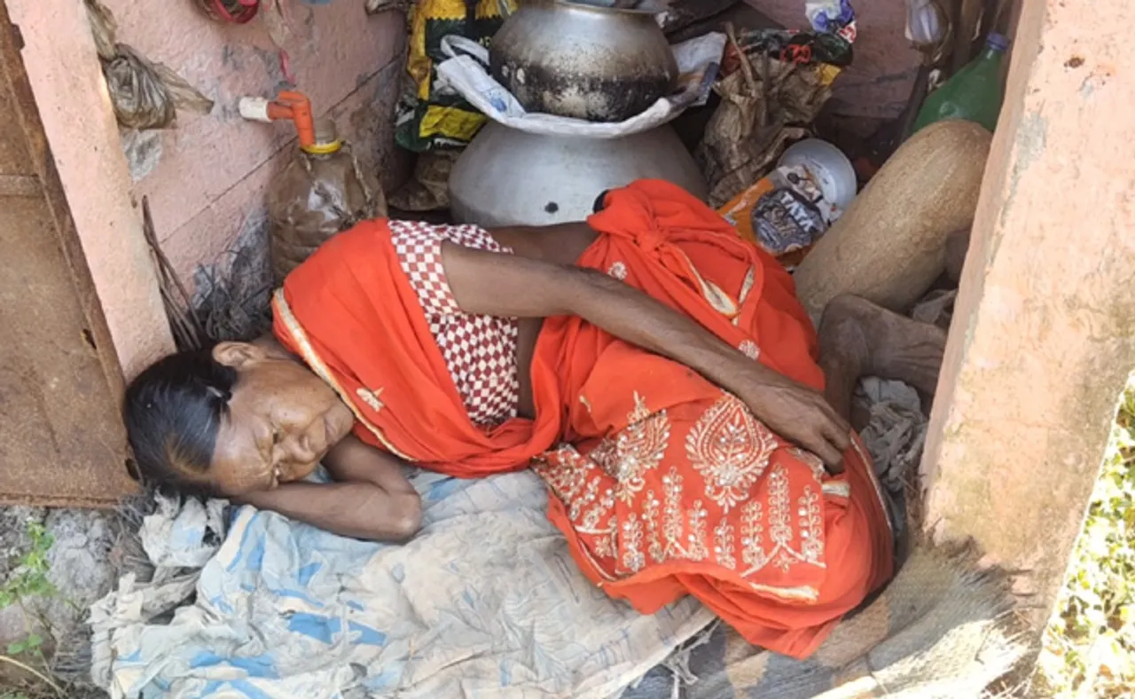 ପାଇଖାନାରେ ବିତୁଛି ଜୀବନ