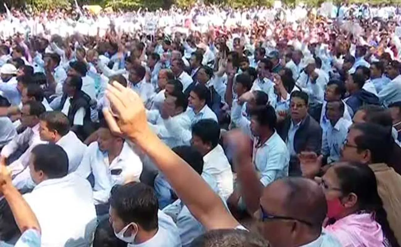 ‘ମୁଖ୍ୟମନ୍ତ୍ରୀ କୁହନ୍ତି ସାଢ଼େ ୪ କୋଟି ଓଡ଼ିଆ ତାଙ୍କ ପରିବାର, ଆମ ପରିବାର କ’ଣ ଏଥିରେ ଆସୁନି ?’