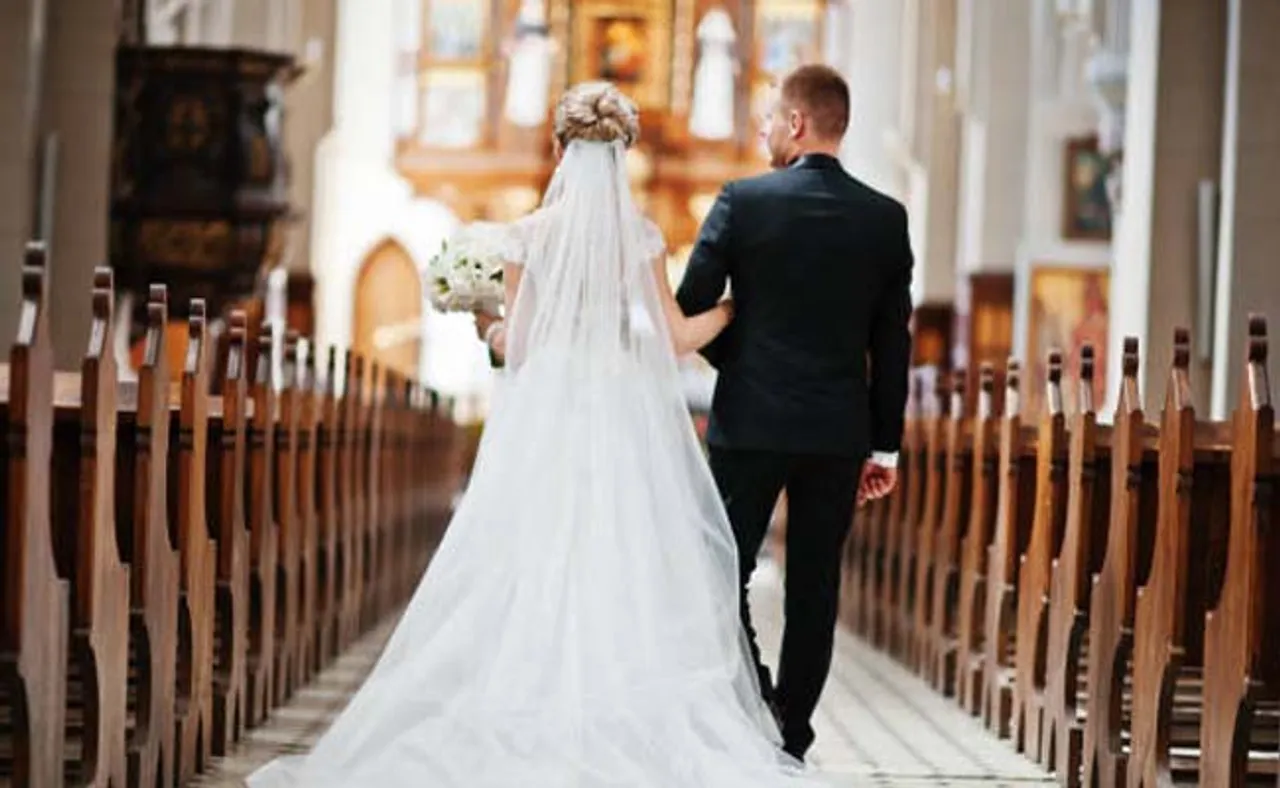 ବିବାହର କିଛି ଘଣ୍ଟା ପରେ ଟଳି ପଡିଲେ ସିଙ୍ଗର୍