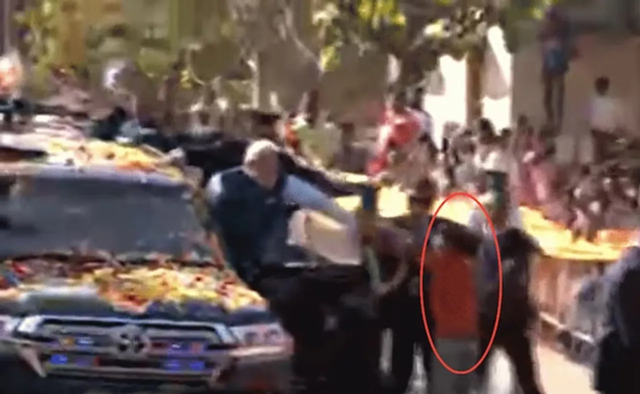 ପୁଣି ଅଘଟଣ: ପ୍ରଧାନମନ୍ତ୍ରୀଙ୍କ ସୁରକ୍ଷା ବଳୟକୁ ଭେଦ କରି ଫୁଲମାଳ ପିନ୍ଧାଇବାକୁ ଉଦ୍ୟମ