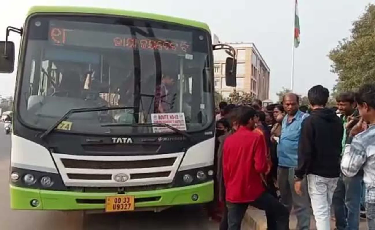 ମୋ ବସ୍‌ରେ ୬ ଯାତ୍ରୀଙ୍କ ପକେଟ ମାରୁ