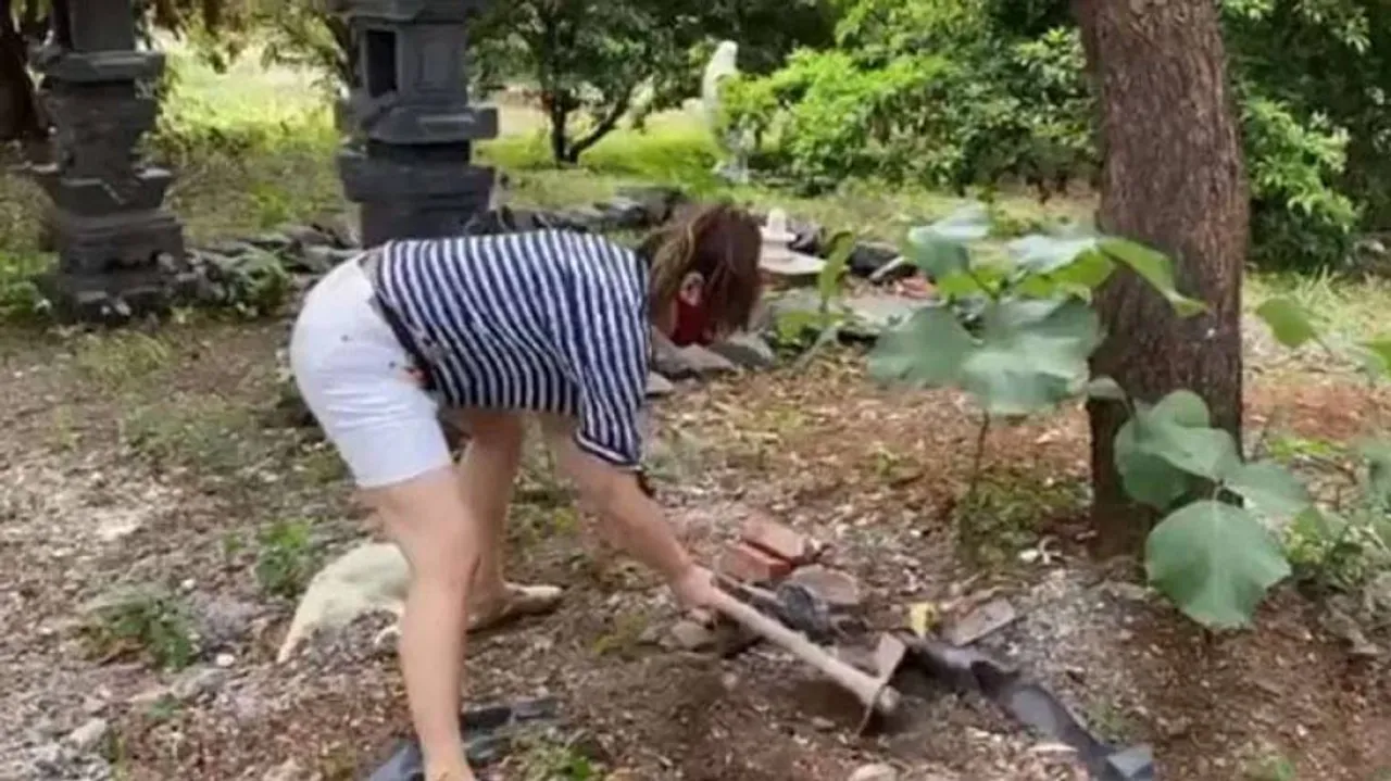 ରବିନା ଟଣ୍ଡନ କରୁଛନ୍ତି ଚାଷ କାମ