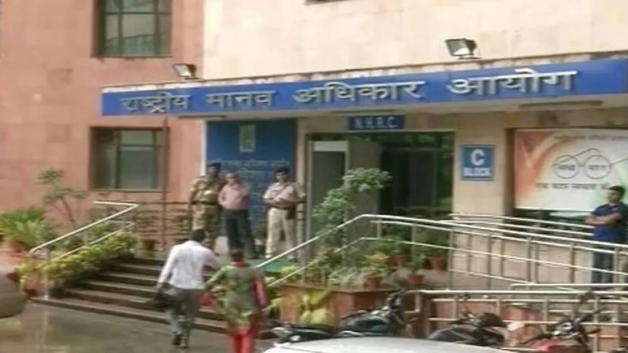 ବାତ୍ୟା ପ୍ରଭାବିତଙ୍କ ପାଖରେ ରିଲିଫ୍‌ ପହଞ୍ଚି ନଥିବାରୁ ରାଜ୍ୟ ସରକାରଙ୍କୁ ନୋଟିସ୍‌