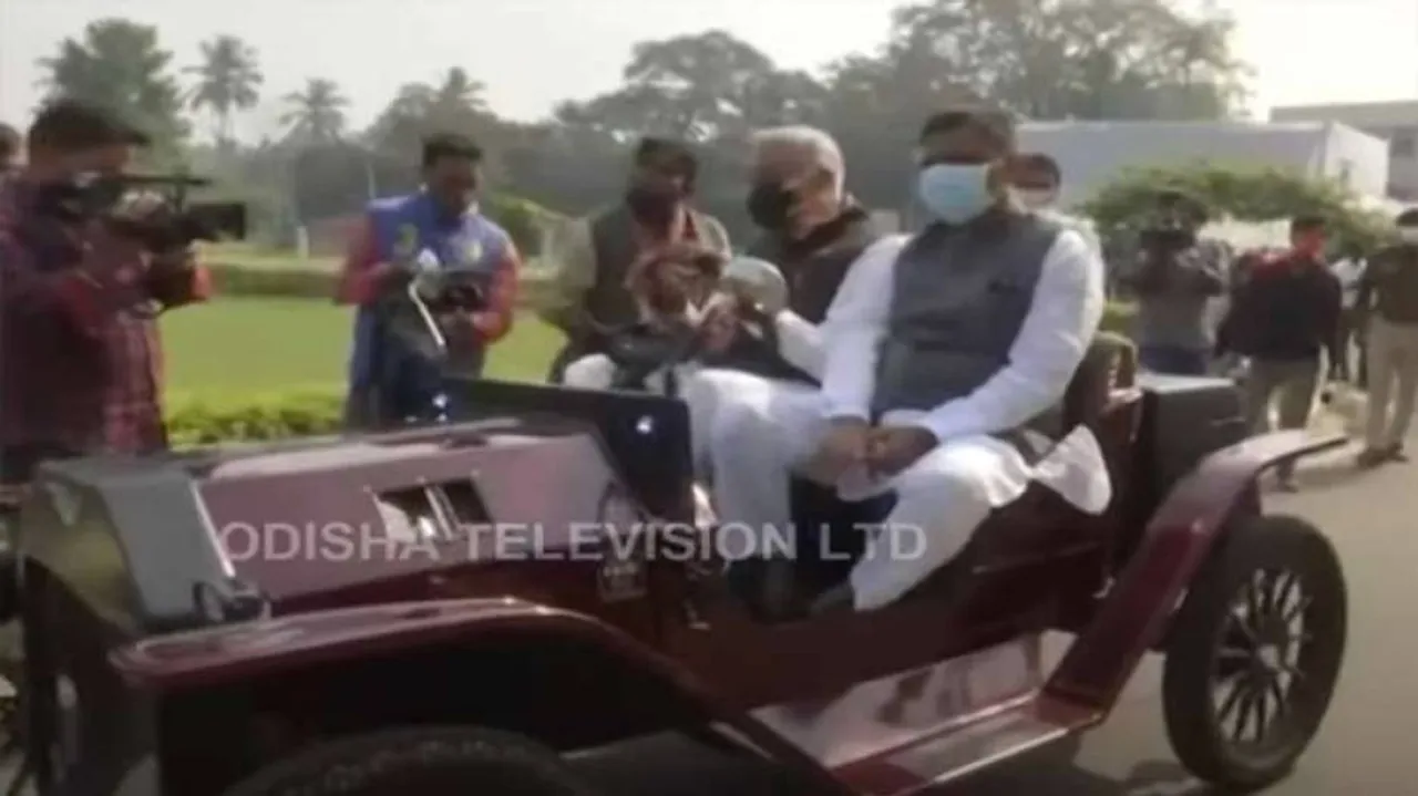 ଭିଣ୍ଟେଜ୍‌ କାରରେ ବିଧାନସଭାକୁ ଆସିଲେ ବିଧାୟକ