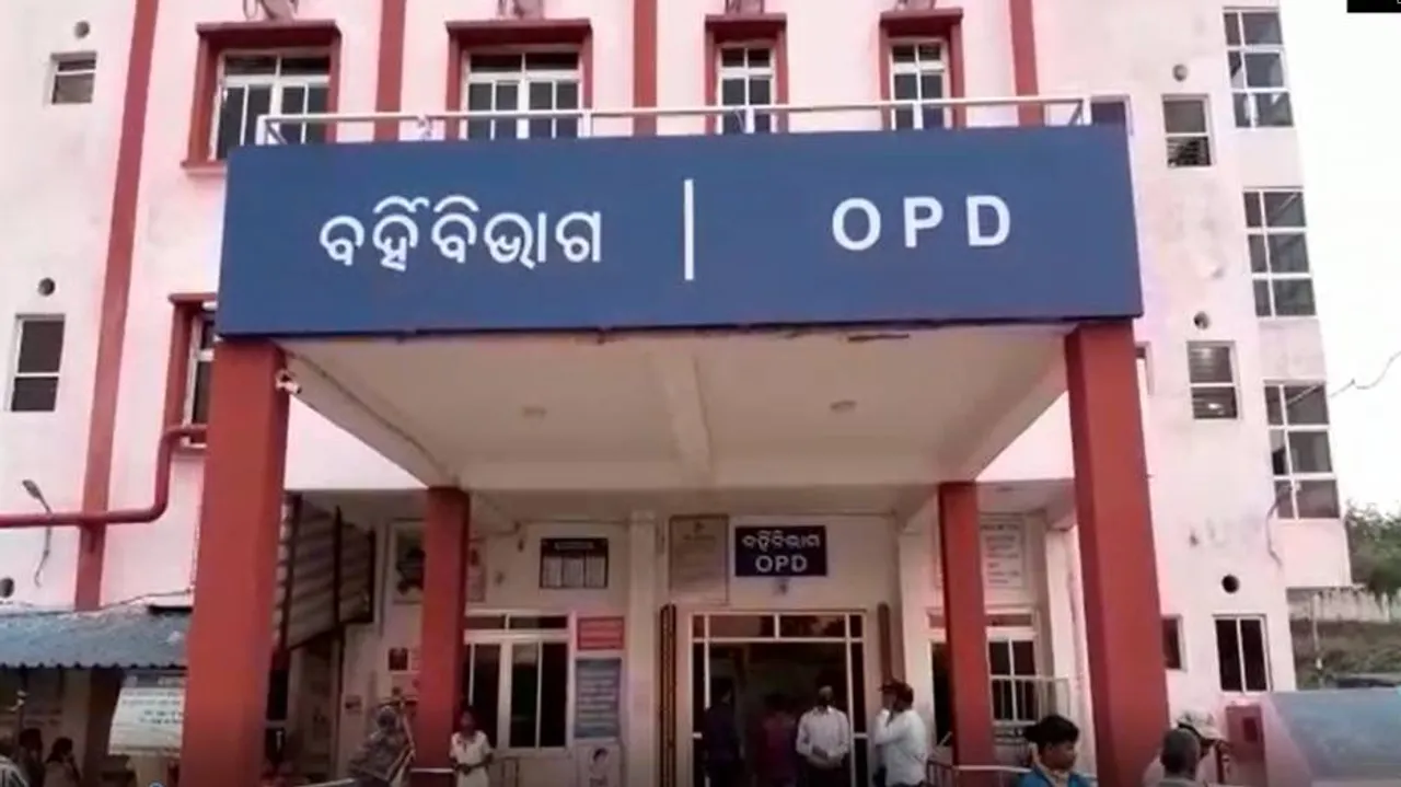 ହଜିଗଲା ମାନବିକତା: ହସ୍ପିଟାଲ ଆଗରେ ଛଟପଟ ହୋଇ ଜୀବନ ହାରିଲେ