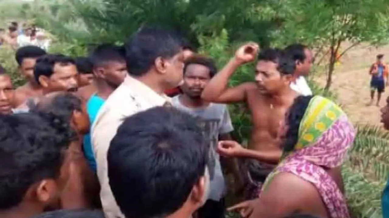 ହାତୀ ମୁଣ୍ଡ ନେଲା, ବନ ବିଭାଗ ଅଧିକାରୀ ମାଡ଼ ଖାଇଲେ