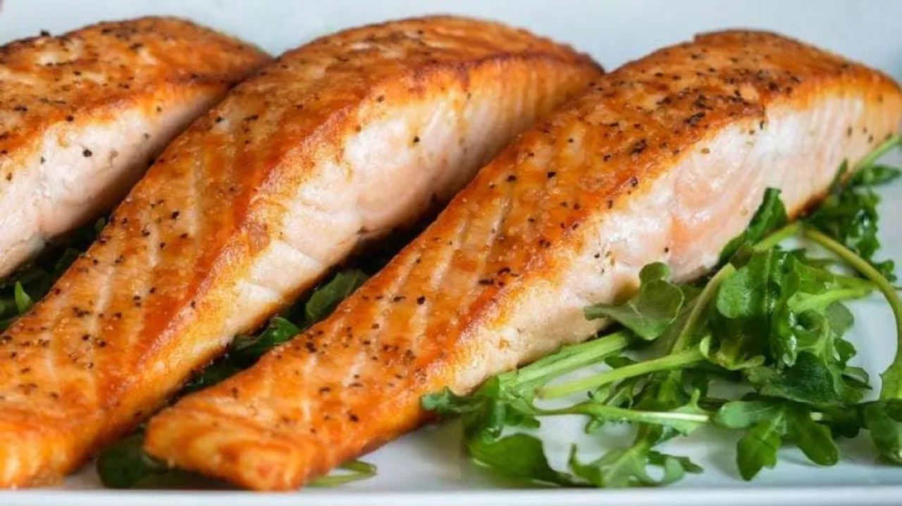 ଇମ୍ୟୁନିଟି ବୁଷ୍ଟର ସାଲମନ ମାଛ : ଜାଣନ୍ତୁ ଆହୁରି ଅନେକ ଫାଇଦା