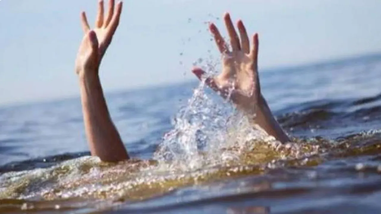 ସରଜୁ ନଦୀ ଘାଟରେ ବୁଡ଼ ପକାଇବା ବେଳେ ଅଘଟଣ : ବୁଡ଼ିଗଲେ ଗୋଟିଏ ପରିବାରର ୧୨ଜଣ