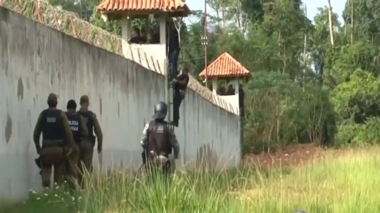 ଜେଲ୍‌ରେ ଗୋଷ୍ଠୀ ସଂଘର୍ଷ, ୫୭ ମୃତ, ୧୭ ଜଣଙ୍କ ମୁଣ୍ଡ କାଟିଦେଲେ